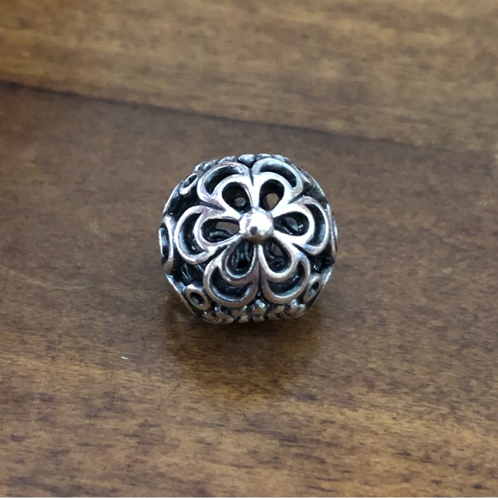 Pandora Picking Daisies Flower Charm 790965